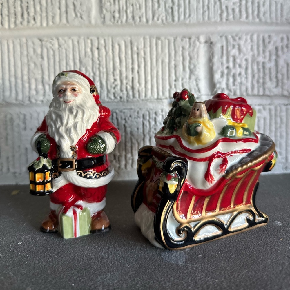 Fitz and Floyd Santa and Sleigh salt and pepper shaker set.  Like new.
